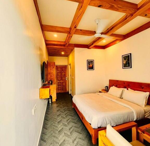 בית מלון כפרי Dwaper Palace Near Mall Road With Parking