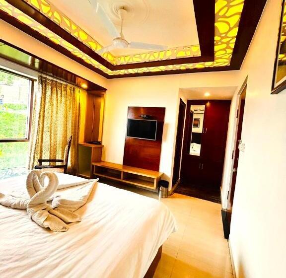 בית מלון כפרי Dwaper Palace Near Mall Road With Parking