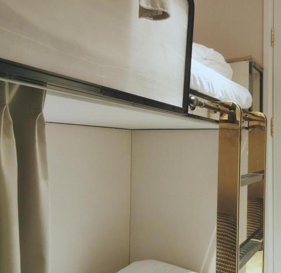 호텔 East Pacific Passenger Lounge   Departure Area, 3rd Floor