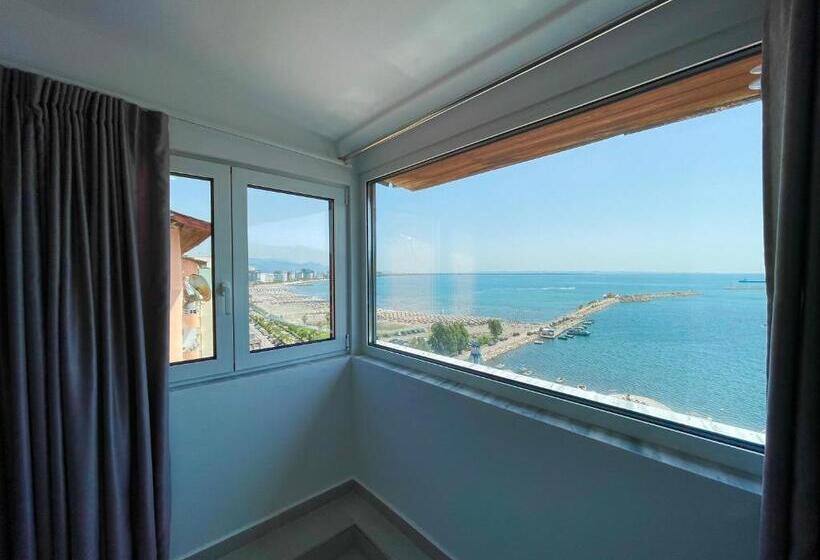 Отель Kloi Luxury Rooftops