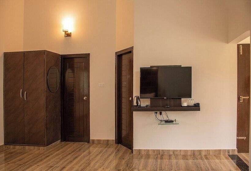 בית מלון כפרי Neervana Resort