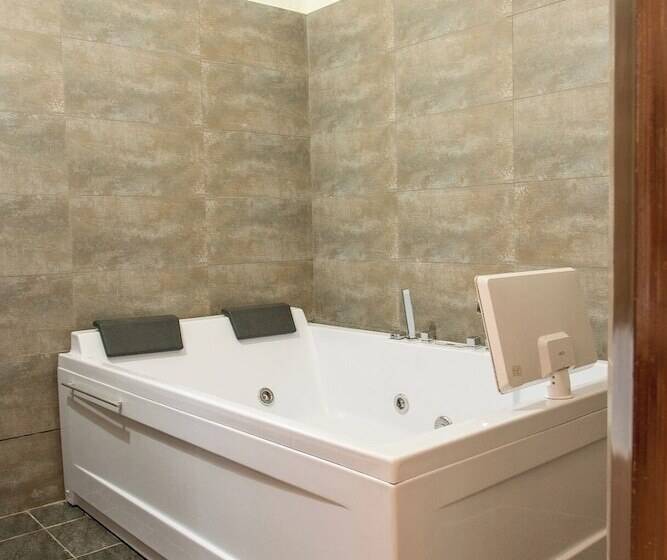 בית מלון כפרי Neervana Resort