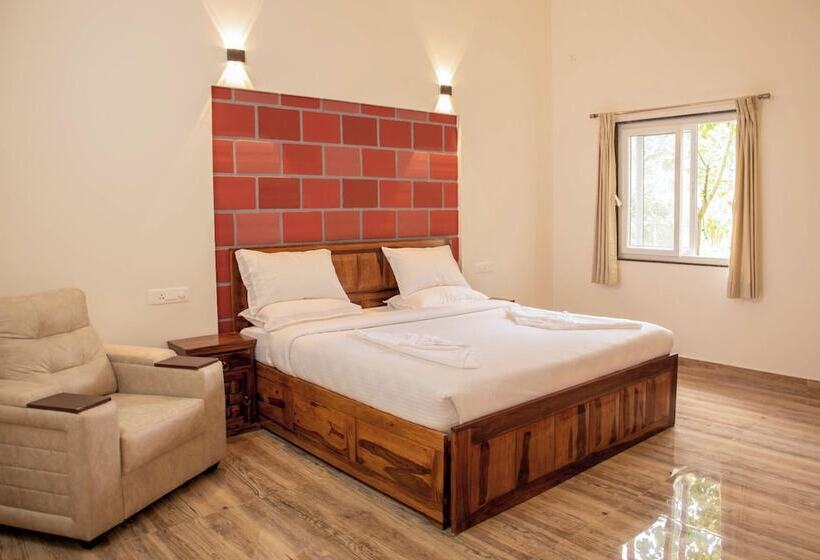 בית מלון כפרי Neervana Resort