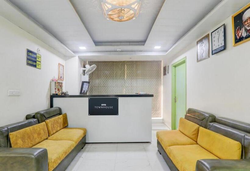 Super Hotel O Banthara Near Airport