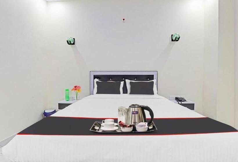 Super Hotel O Banthara Near Airport