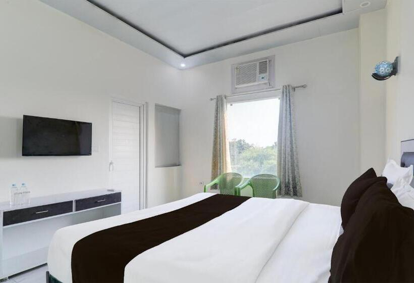 Super Hotel O Banthara Near Airport