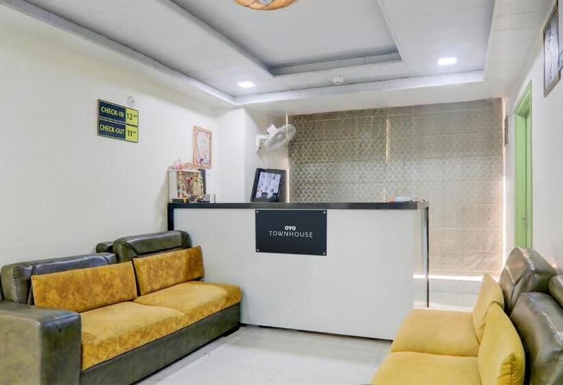 Super Hotel O Banthara Near Airport