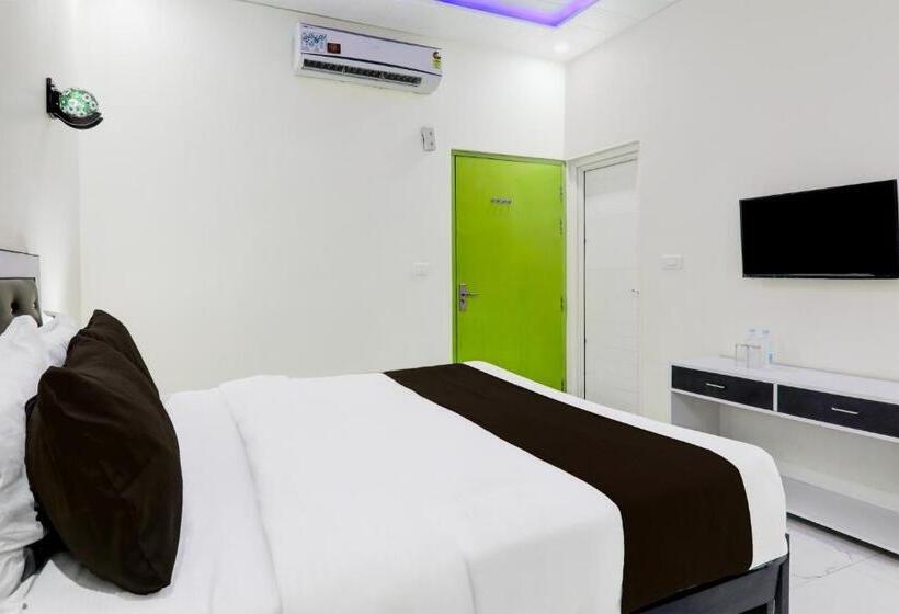 Super Hotel O Banthara Near Airport