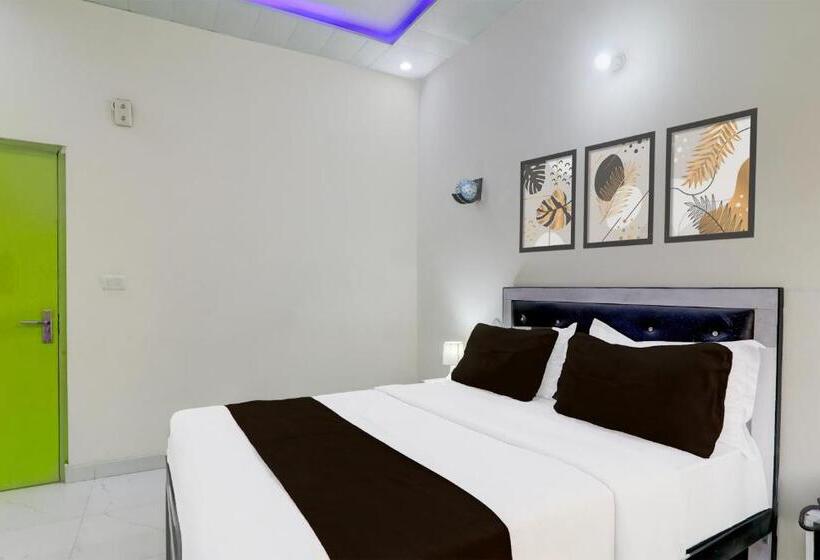 Super Hotel O Banthara Near Airport