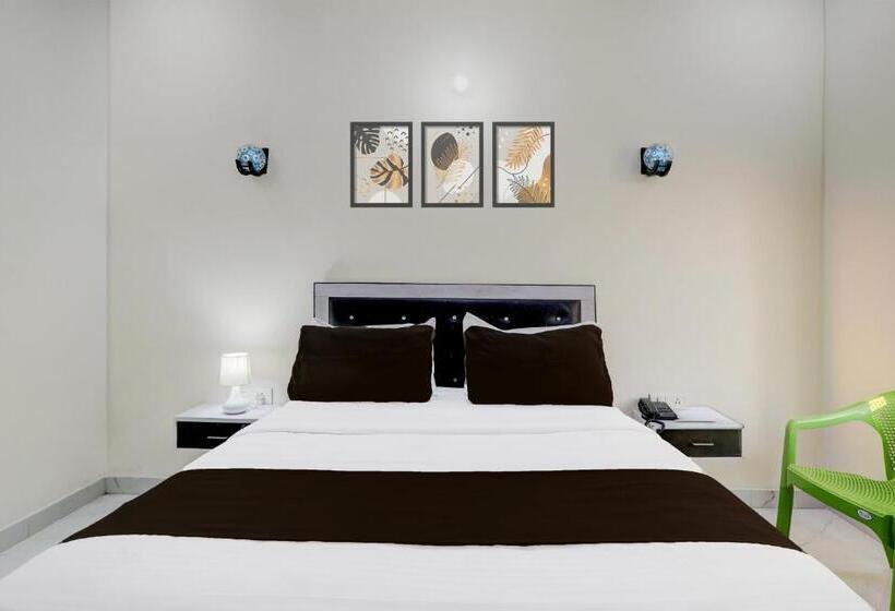 Super Hotel O Banthara Near Airport