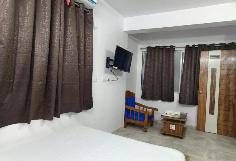 Hotel Parcham, Moti Khavdi