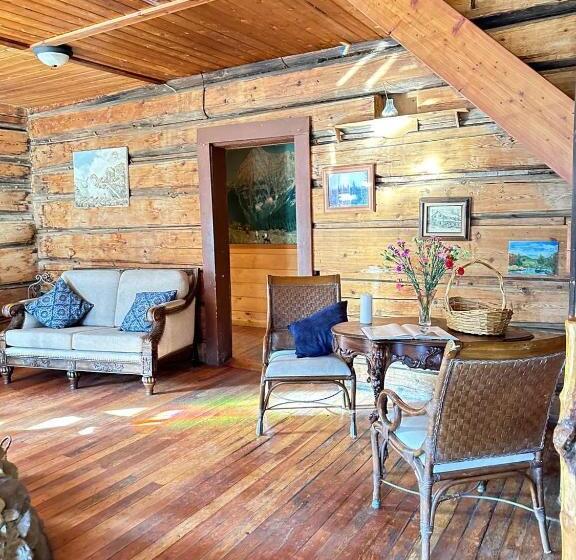 בית מלון כפרי Rustic Beaverfoot Lodge Room N8