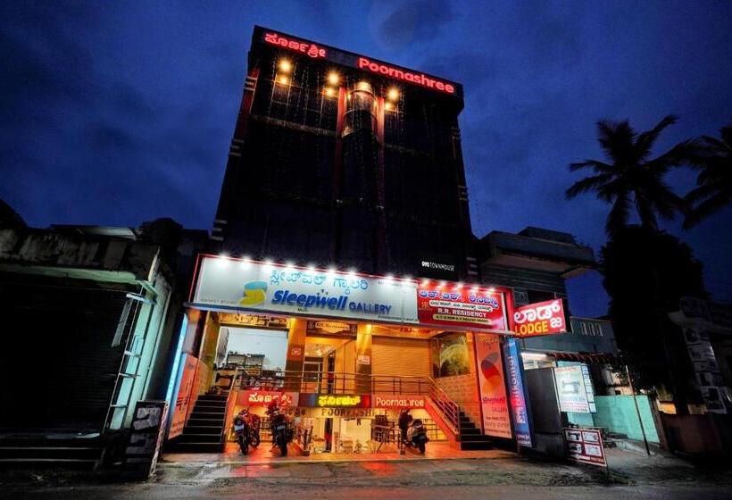 בית מלון כפרי Super Collection O Kushal Nagar Near Ksrtc Bus Stand Formerly Rr Residency