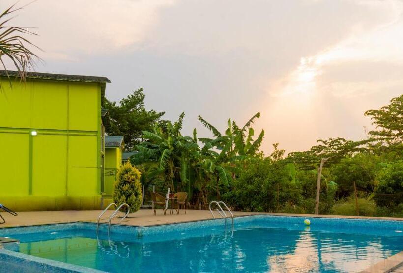 호텔 The Riverine Stay By Igatpuri