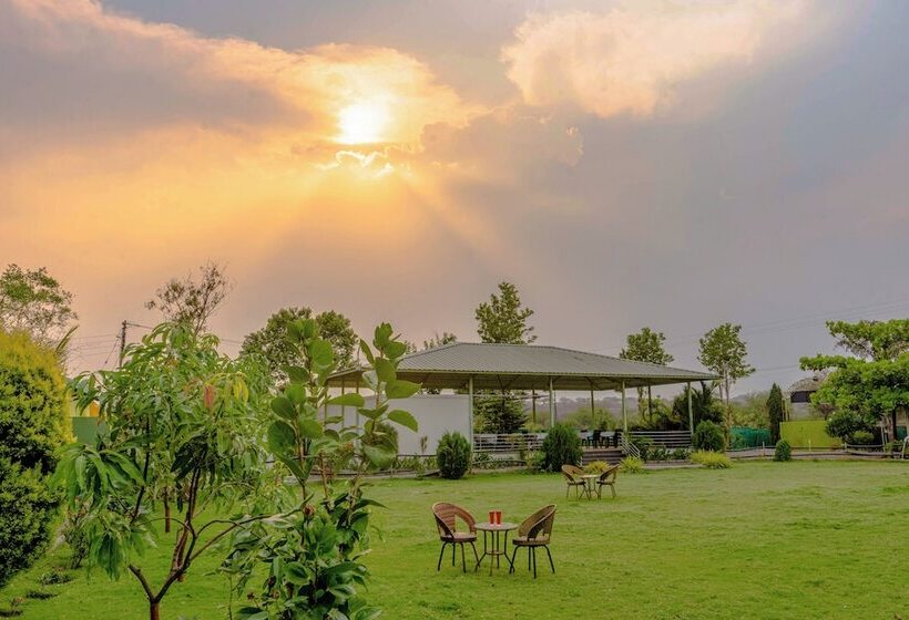 בית מלון כפרי The Riverine Stay By Igatpuri