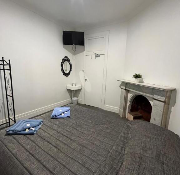 בית מלון כפרי The White Tank