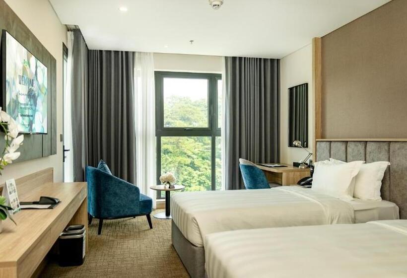 هتل Wyndham Garden Legend Halong