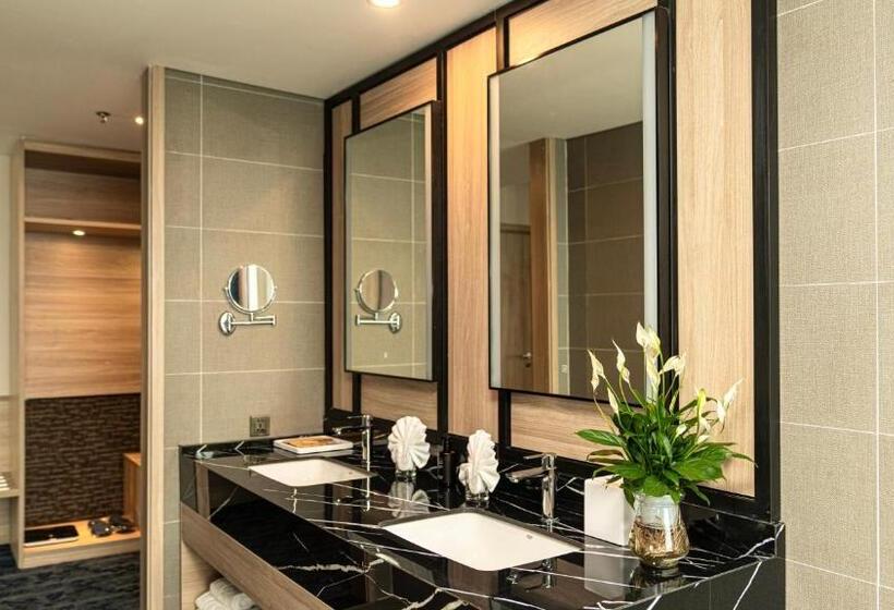 هتل Wyndham Garden Legend Halong