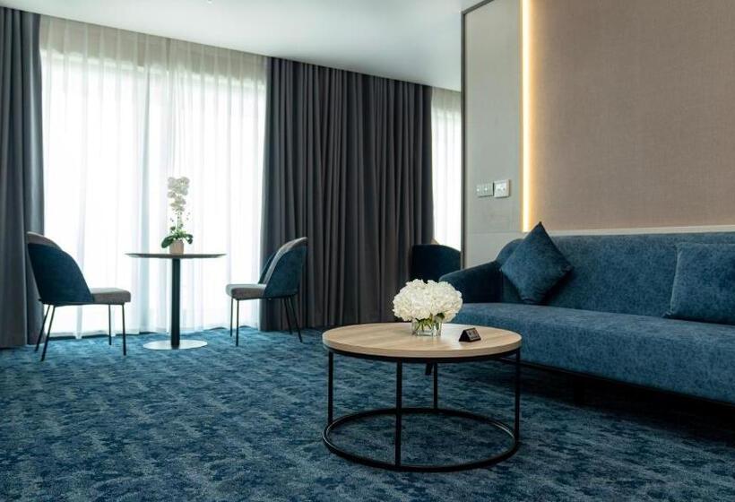 هتل Wyndham Garden Legend Halong