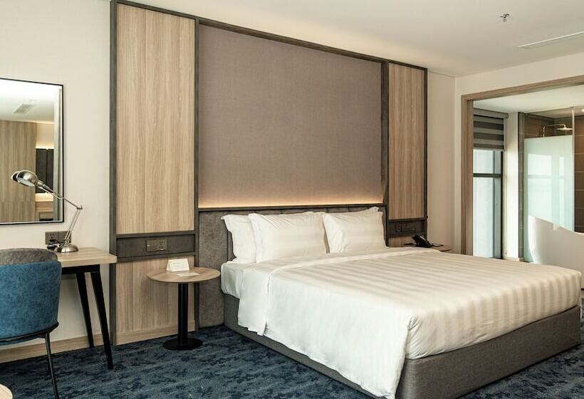 هتل Wyndham Garden Legend Halong