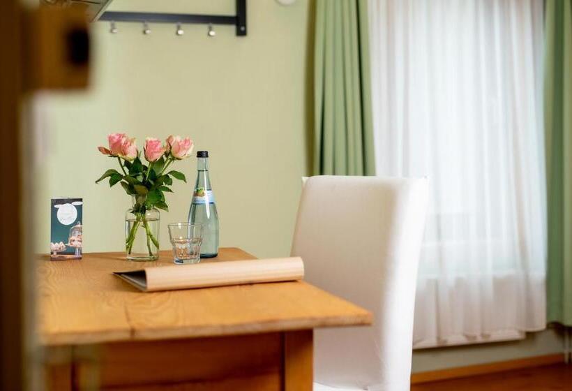 Josis Klause Café Pension