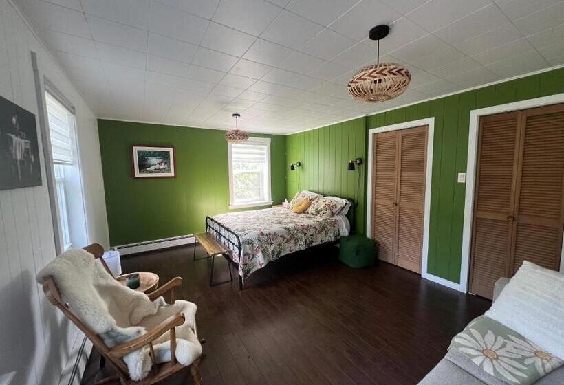 La Maison Rouge Bed & Breakfast La Pocatière