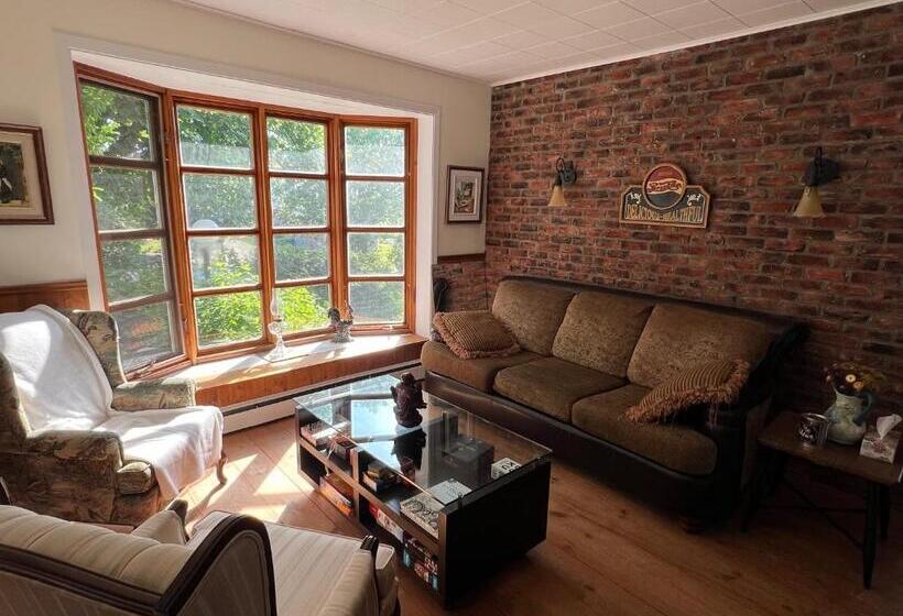 La Maison Rouge Bed & Breakfast La Pocatière