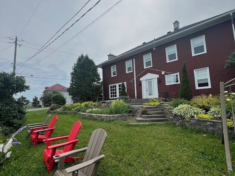 La Maison Rouge Bed & Breakfast La Pocatière