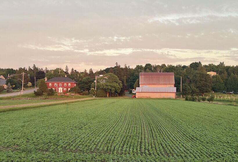 La Maison Rouge Bed & Breakfast La Pocatière