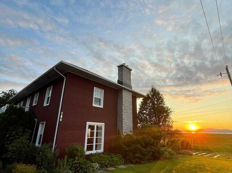 La Maison Rouge Bed & Breakfast La Pocatière
