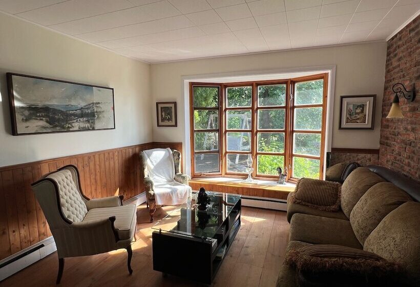 La Maison Rouge Bed & Breakfast La Pocatière