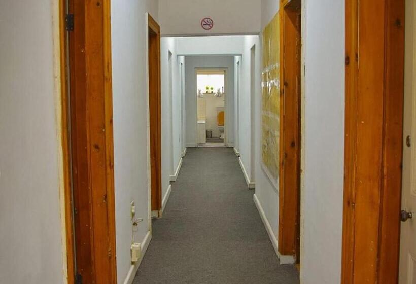 פנסיון Bargain Accommodation