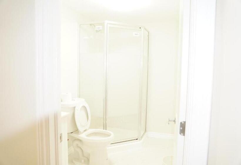 Пансион Fully Furnished Room In Serene Environment