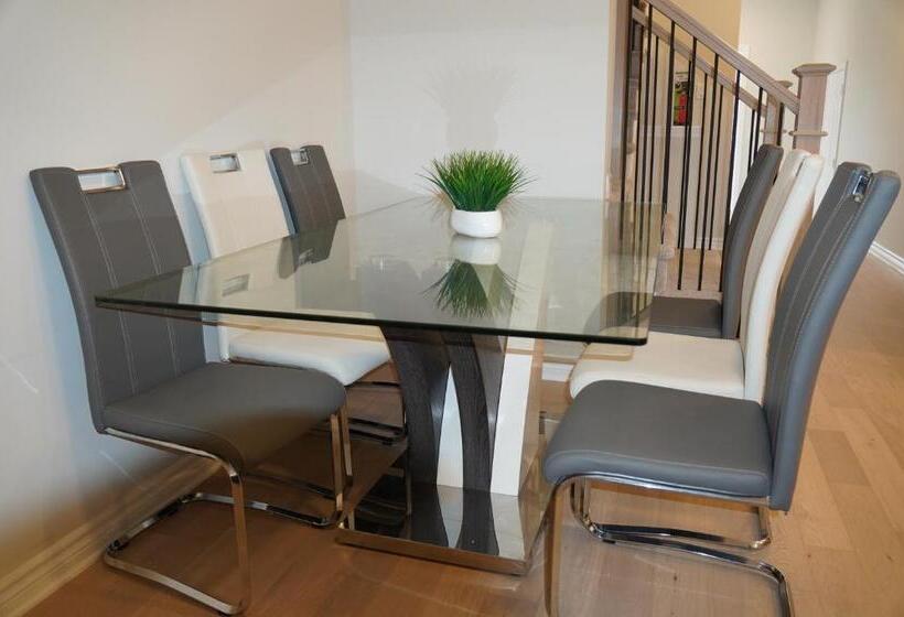 Пансион Fully Furnished Room In Serene Environment