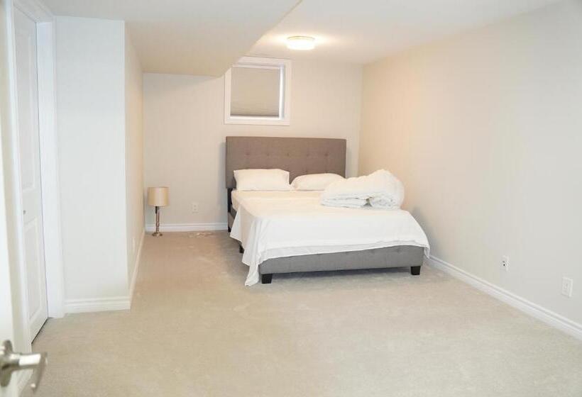 Пансион Fully Furnished Room In Serene Environment