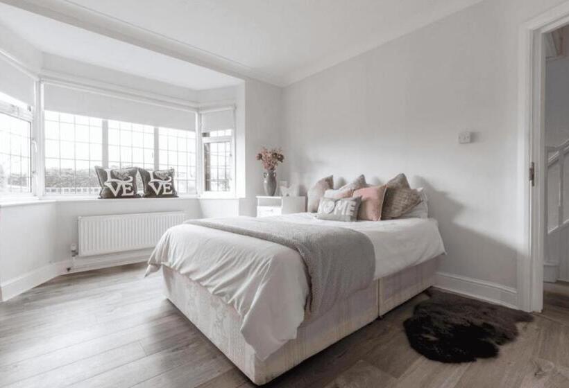 펜션 Heathrow Plane Spotters Lodge