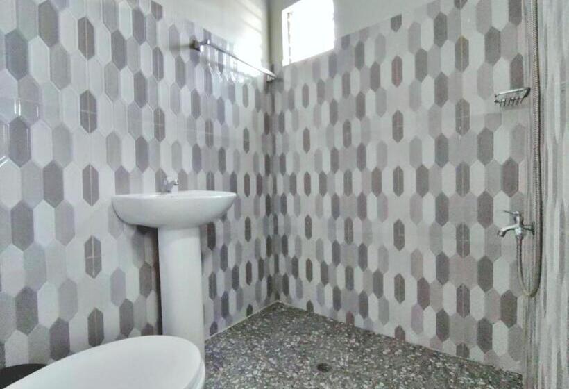 펜션 Sea Breeze Beachfront Villa Cebu