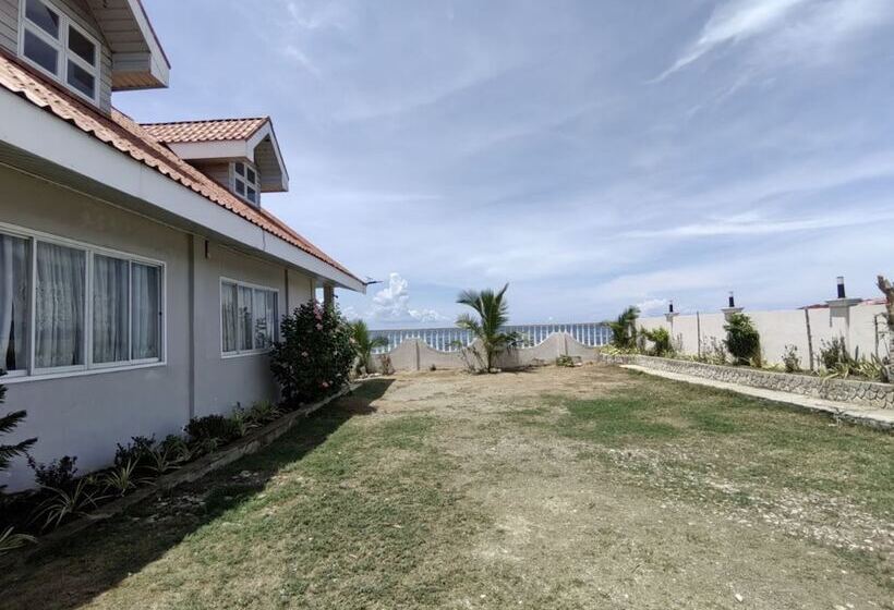 펜션 Sea Breeze Beachfront Villa Cebu