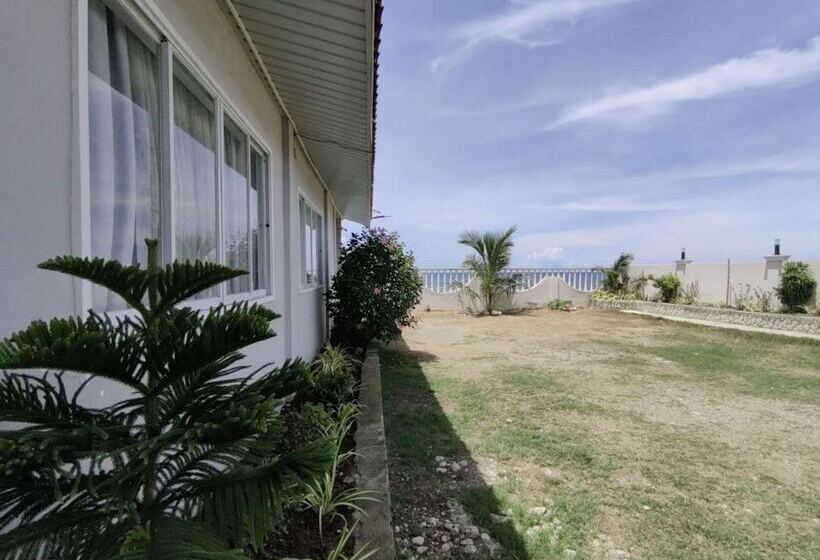 펜션 Sea Breeze Beachfront Villa Cebu