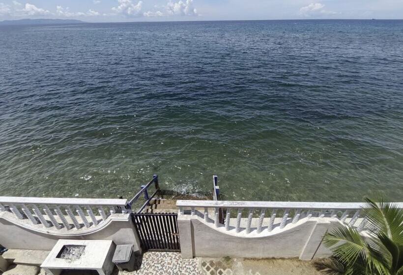 펜션 Sea Breeze Beachfront Villa Cebu