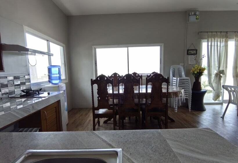 펜션 Sea Breeze Beachfront Villa Cebu