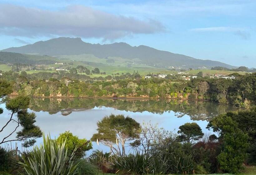 פנסיון Stay With Us Raglan   Studio