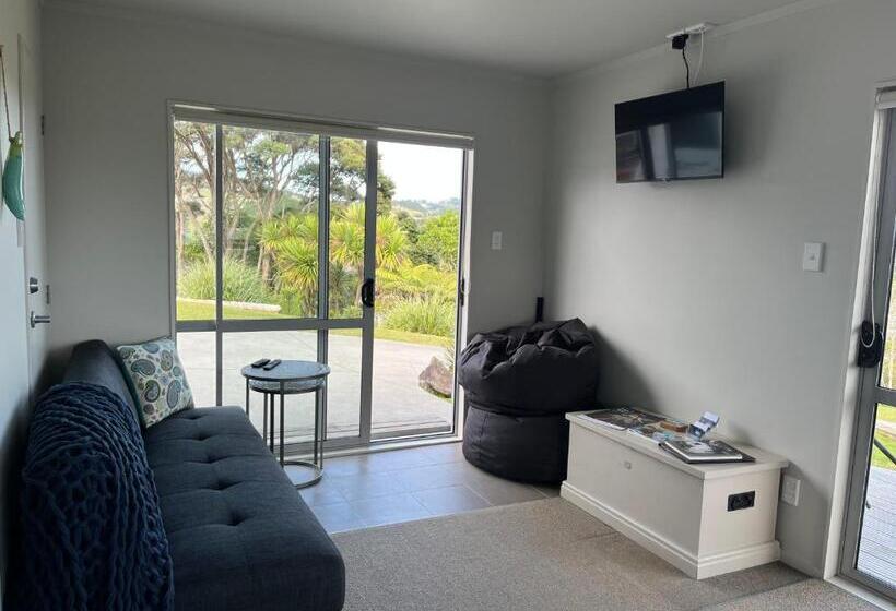 פנסיון Stay With Us Raglan   Studio