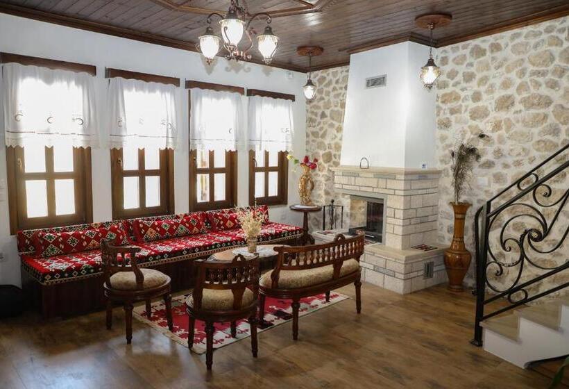 پانسیون The House Of Dollma , Inside Kruja Castle