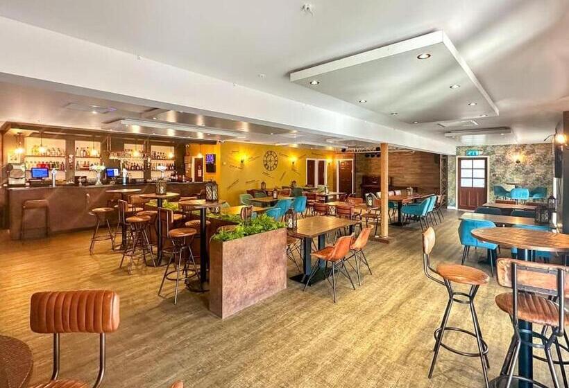 Курорт Hamlet Lodge Retreat At Calloose Holiday Park