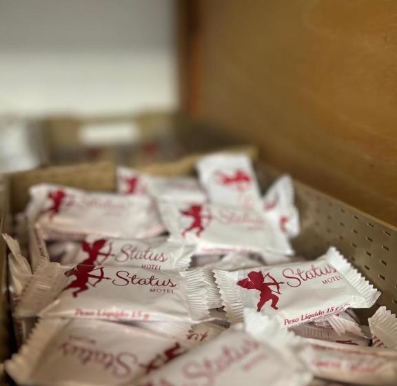 Status Motel