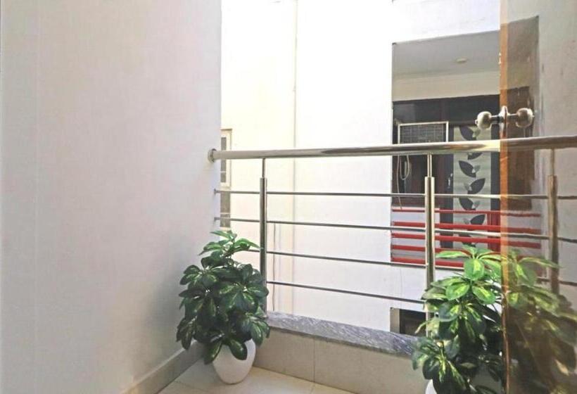 Airport Hotel Tulip Suites