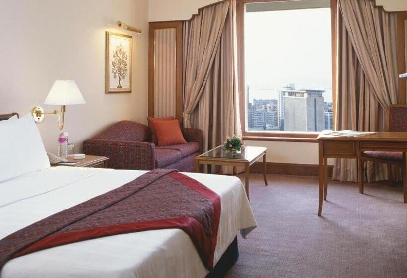 Airport Hotel Tulip Suites