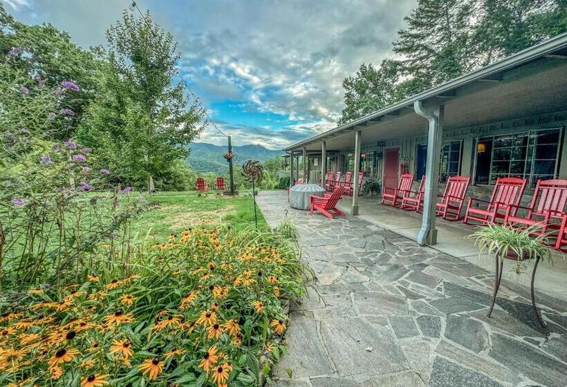 הוסטל Hemlock Inn