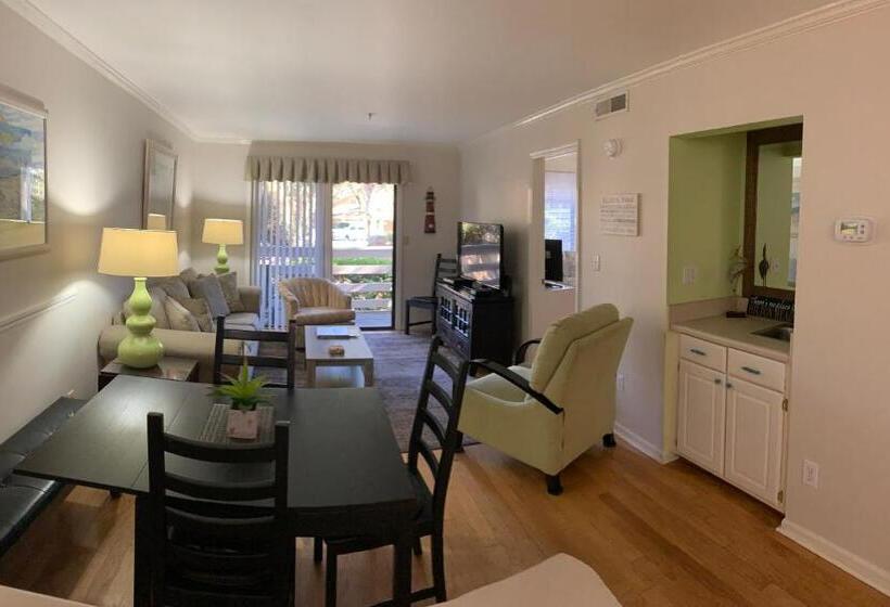 Beautiful Hilton Head Condo, Steps From Ocean, 1st Floor, 2bd / 2ba, And More!